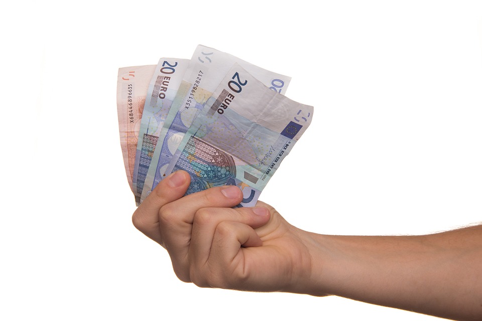 devadesát euro